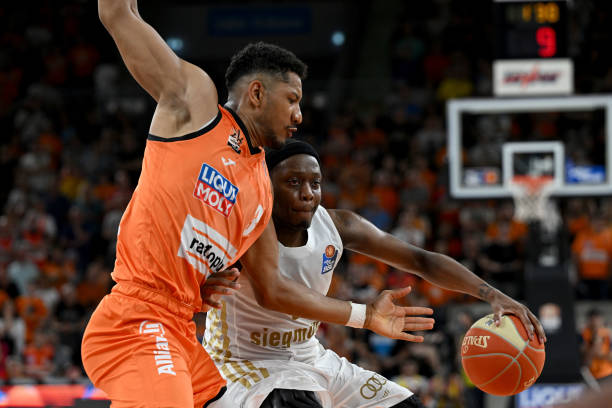 虽然赛场中 虽然赛场中