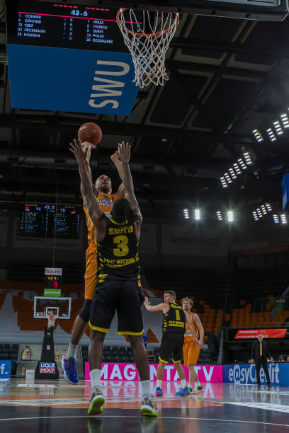 他们不断探 他们不断探